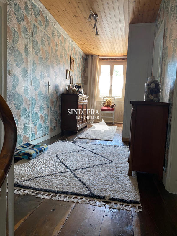 Maison - 220 m² - 8 pièces