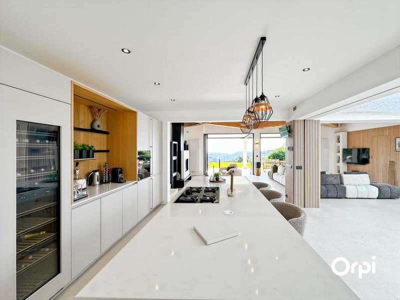 Maison - 373 m² - 6 pièces