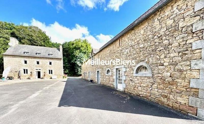 Propriété - 192 m² - 12 pièces