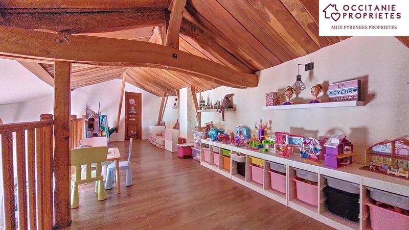 Propriété - 202 m² - 5 pièces