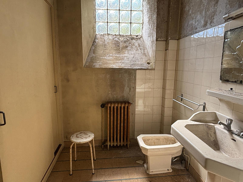 Maison - 235 m² - 9 pièces