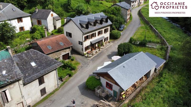 Propriété - 280 m² - 11 pièces