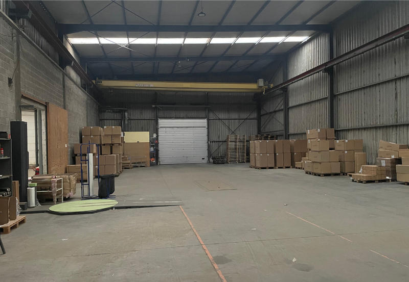 Entrepôt - 3 055 m²