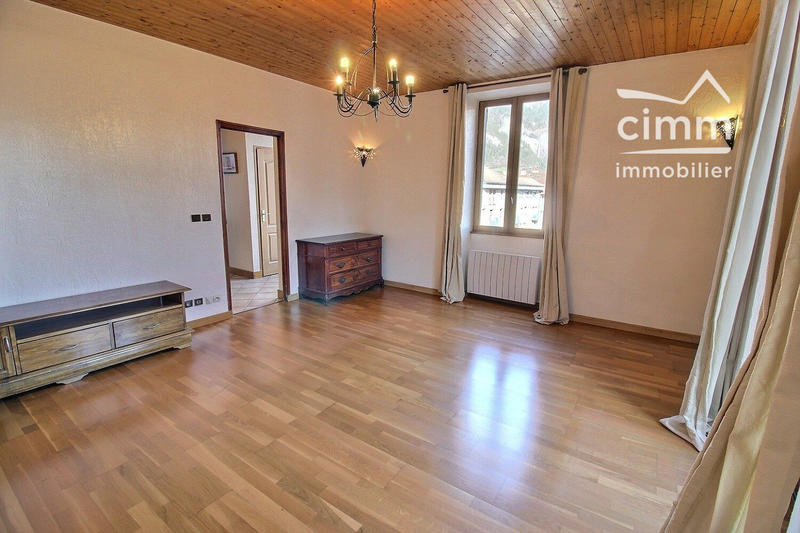 Appartement - 84 m² - 4 pièces