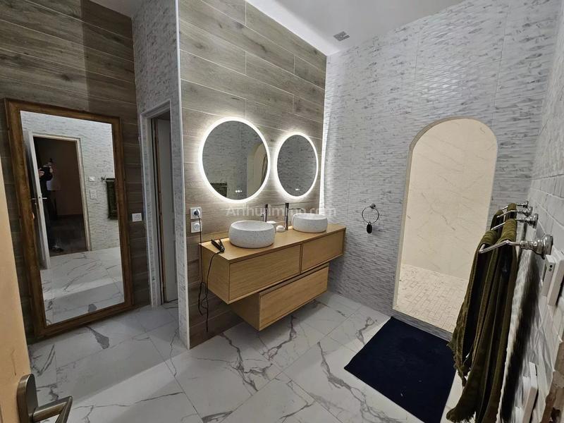 Maison - 315 m² - 10 pièces