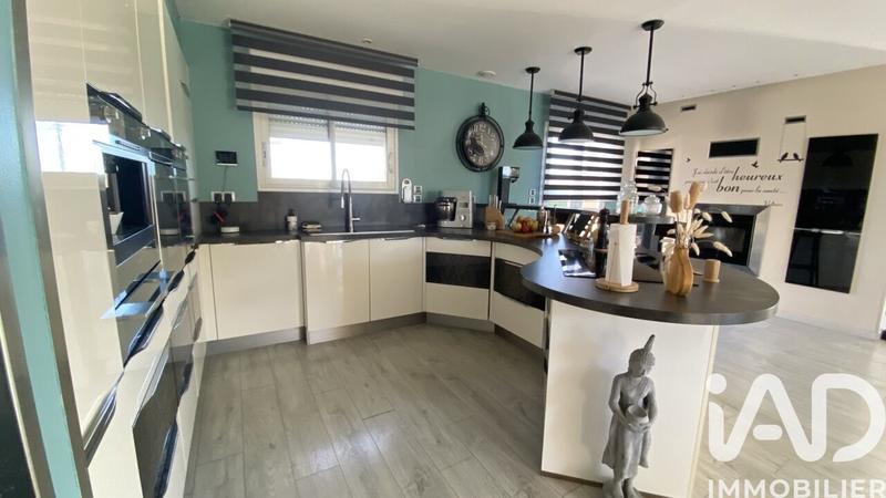 Maison - 240 m² - 11 pièces