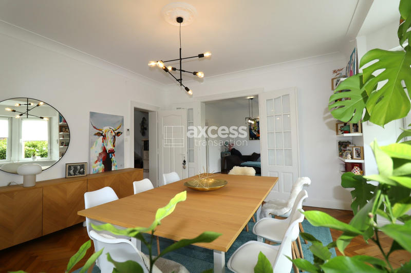 Maison - 210 m² - 7 pièces