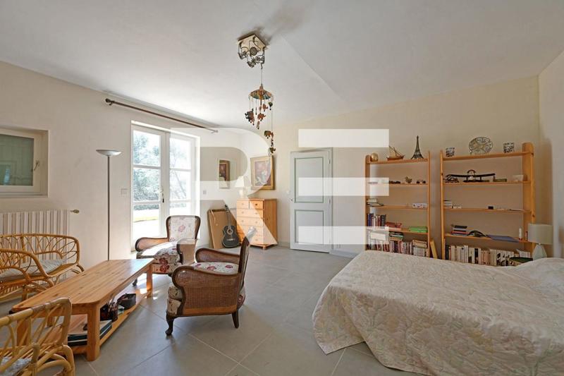 Maison - 285 m² - 8 pièces