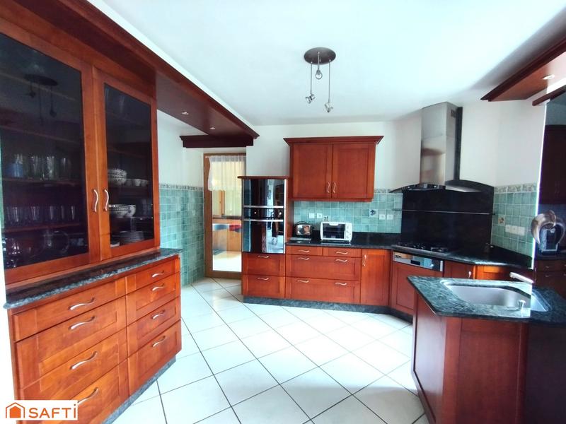 Maison - 228 m² - 6 pièces