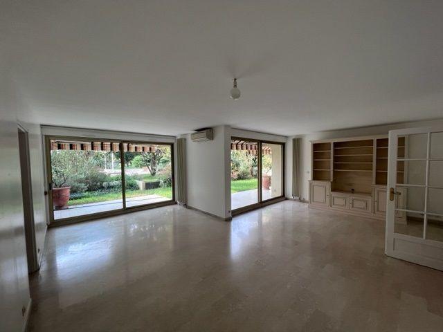 Appartement - 160 m² - 6 pièces