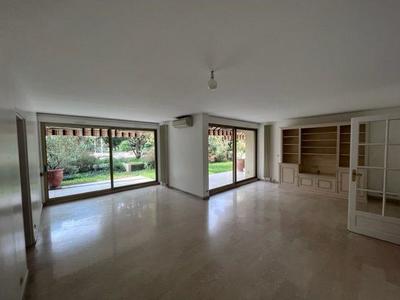 Appartement - 160 m² - 6 pièces