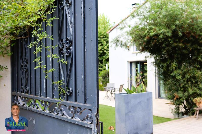 Mas - 397 m² - 14 pièces