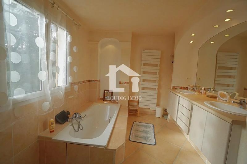 Villa - 227 m² - 7 pièces