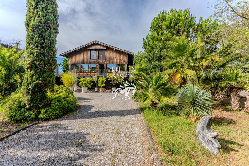 Villa - 240 m² - 9 pièces