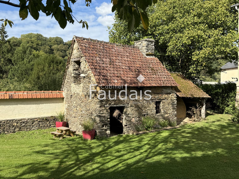 Propriété - 230 m² - 9 pièces