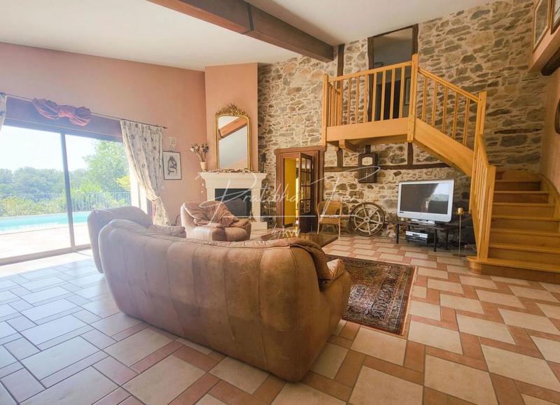 Maison - 251 m² - 8 pièces