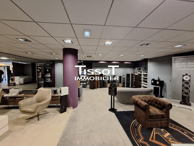 Local commercial - 661 m² - 1 pièce