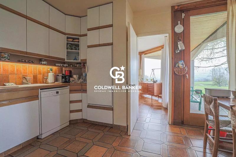 Maison - 250 m² - 7 pièces