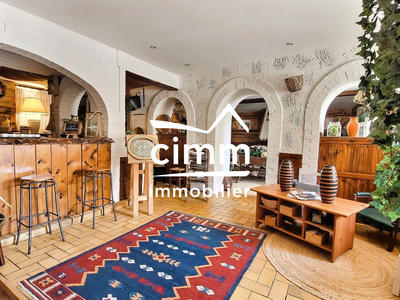 Maison ancienne - 354 m² - 8 pièces