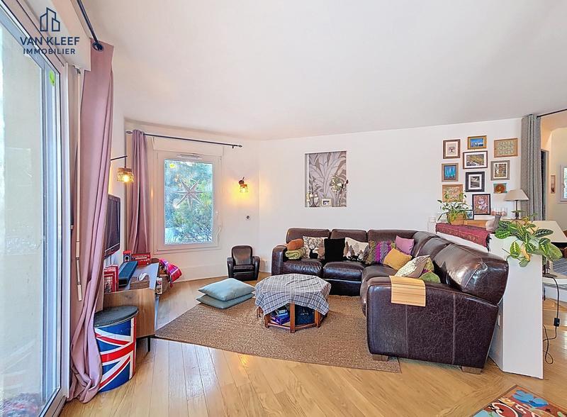 Maison traditionnelle - 180 m² - 7 pièces