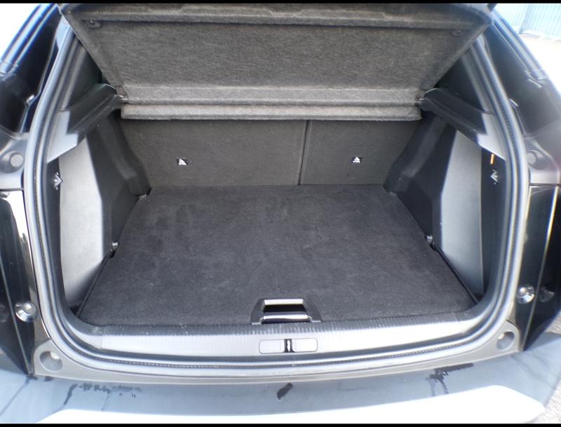 Peugeot 2008 Bhdi 130 Allure Pack Eat8