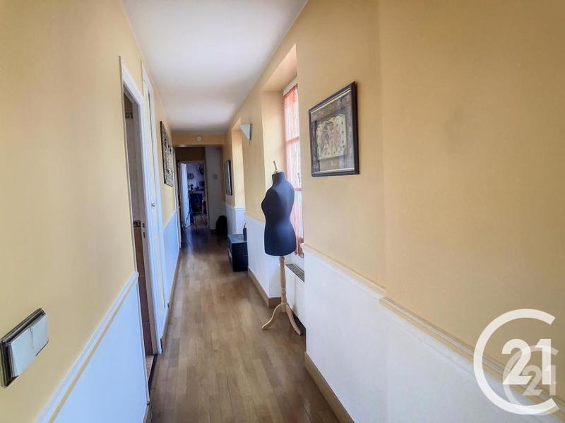 Propriété - 235 m² - 10 pièces