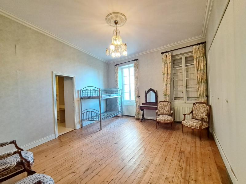 Château - 570 m² - 12 pièces