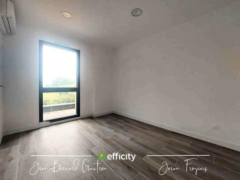 Bureau - 587 m² - 17 pièces