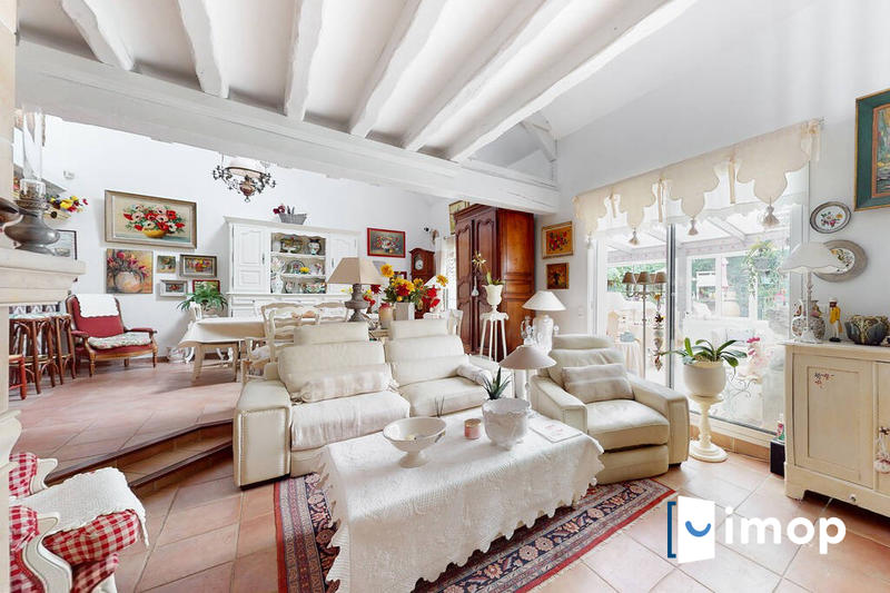 Maison - 231 m² - 7 pièces