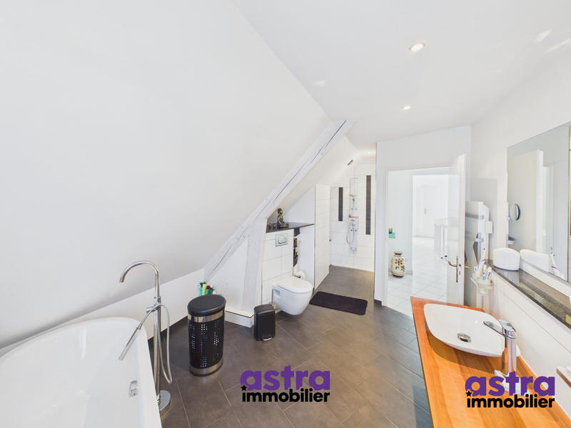 Maison - 137 m² - 5 pièces