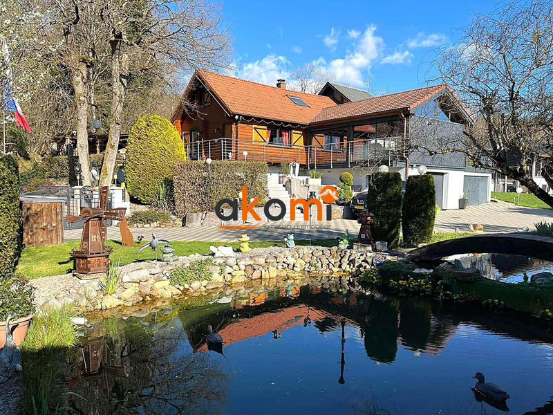 Maison traditionnelle - 241 m² - 10 pièces