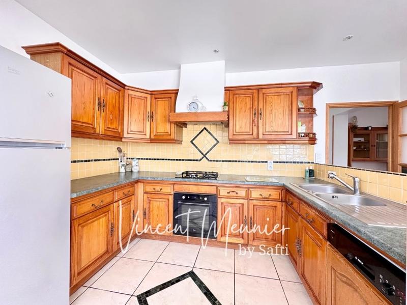 Maison - 216 m² - 9 pièces