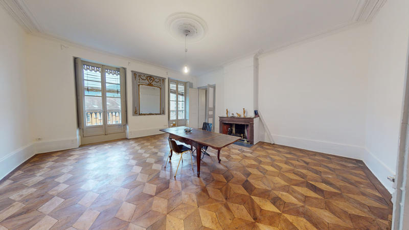 Appartement - 240 m² - 6 pièces