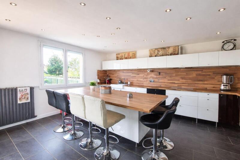 Maison - 216 m² - 7 pièces