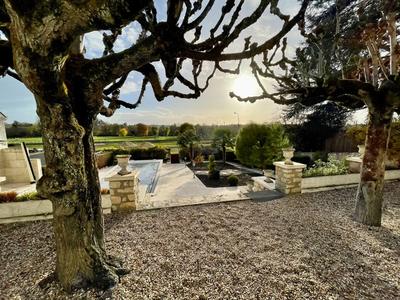 Maison - 225 m² - 9 pièces