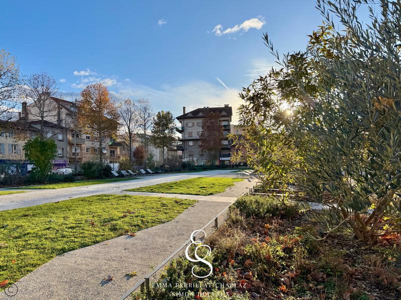 Appartement - 100 m² - 3 pièces