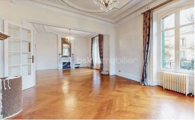 Demeure - 240 m² - 7 pièces