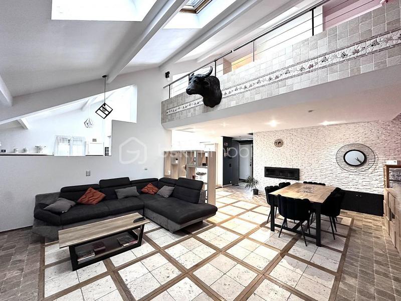 Maison - 265 m² - 8 pièces