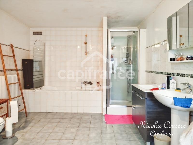 Maison - 206 m² - 8 pièces