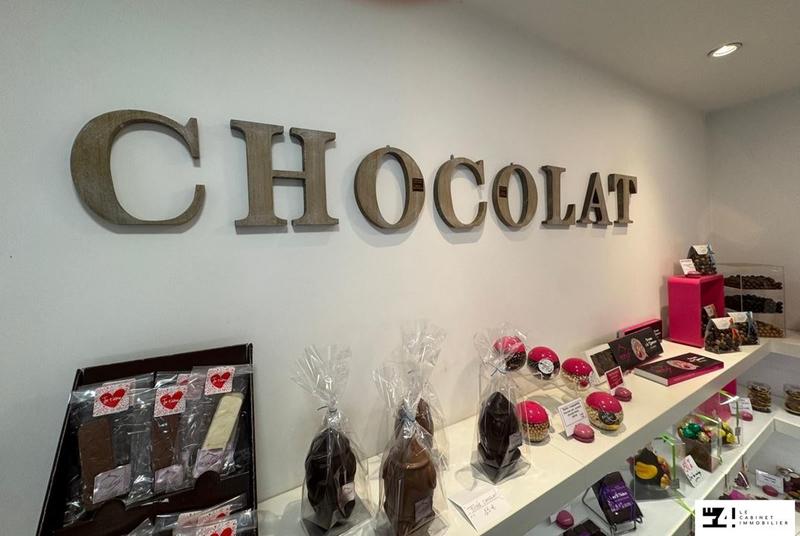 Fonds de commerce - Local commercial - 216 m²