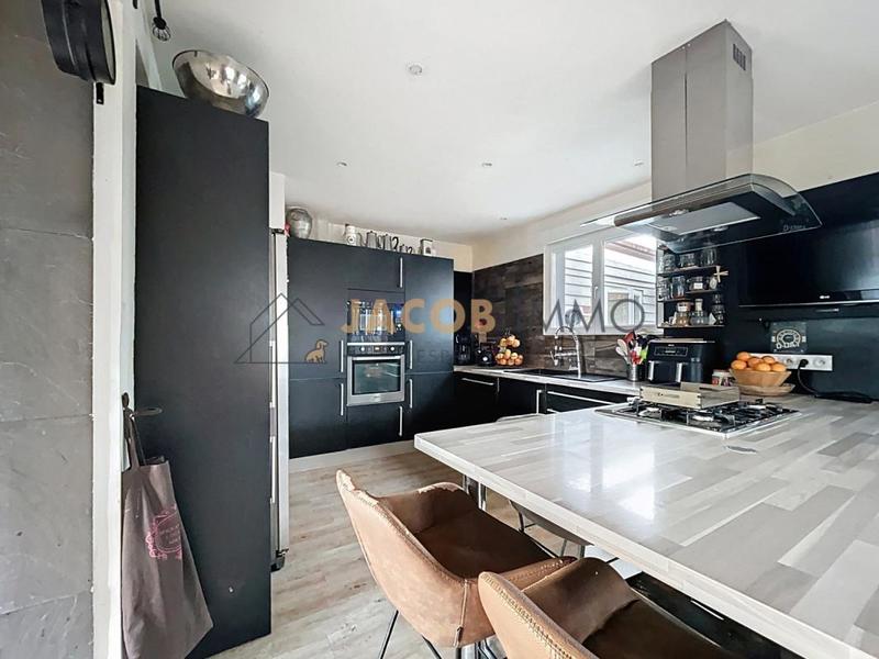 Maison - 176 m² - 8 pièces