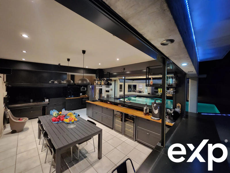 Villa - 205 m² - 6 pièces