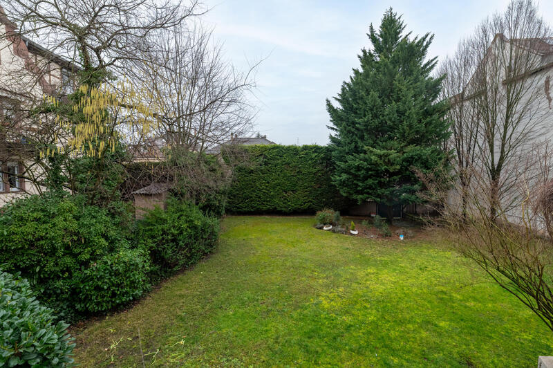 Villa - 253 m² - 10 pièces