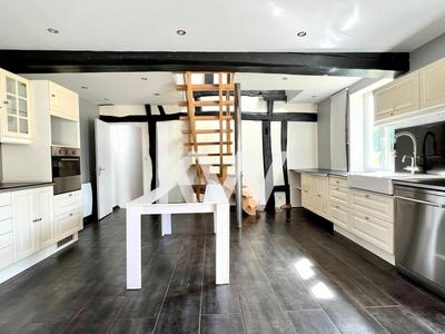 Maison - 220 m² - 9 pièces