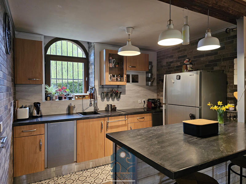 Propriété - 170 m² - 6 pièces