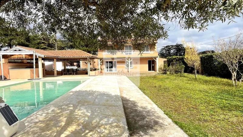 Maison - 171 m² - 6 pièces