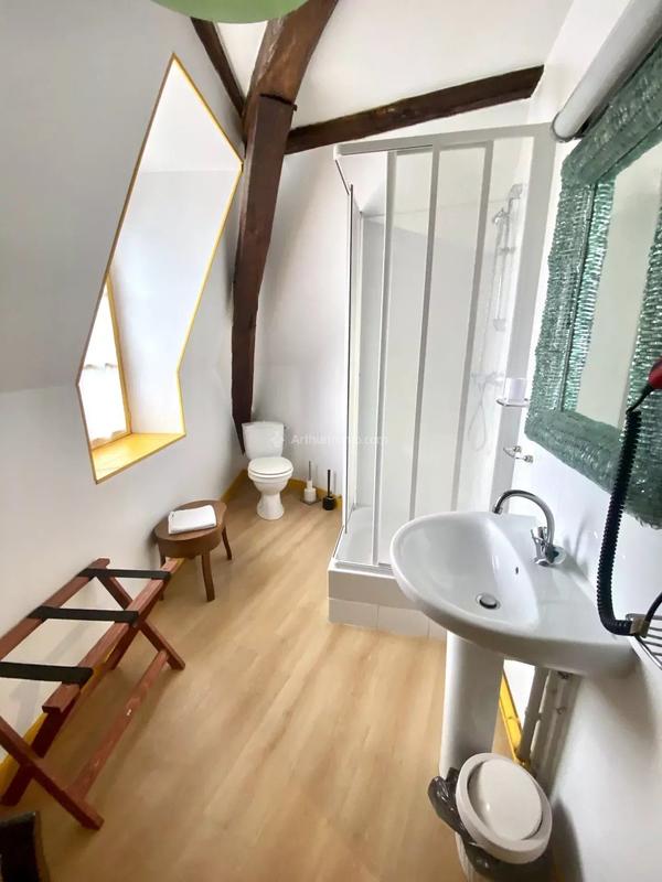 Maison - 220 m² - 8 pièces