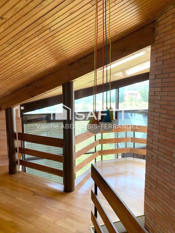 Maison - 215 m² - 7 pièces