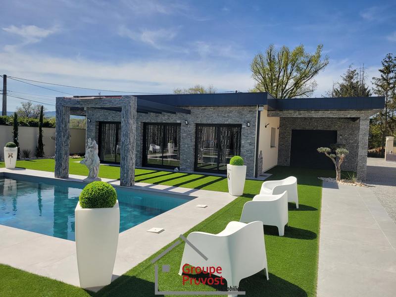 Maison - 240 m² - 5 pièces