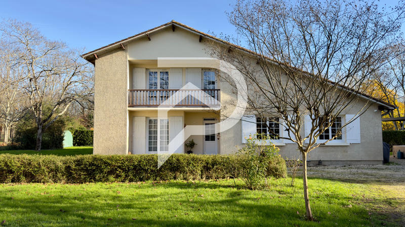 Maison - 204 m² - 7 pièces